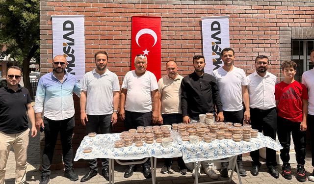 MÜSİAD'dan aşure ikramı