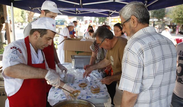 Odunpazarı Belediyesi aşure dağıttı