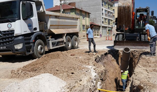 Sırma sokakta altyapı devam ediyor