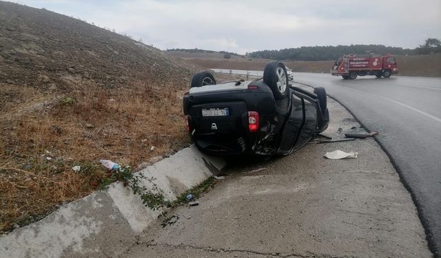 Bilecik’te otomobil yağmur kanalına devrildi: 1 yaralı