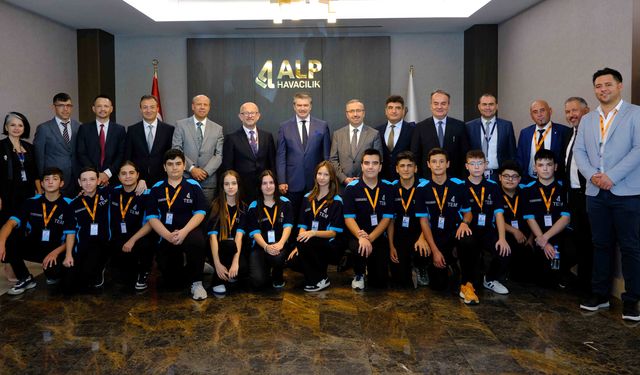 Alp Havacılık’ta 13 öğrenci işbaşı yaptı