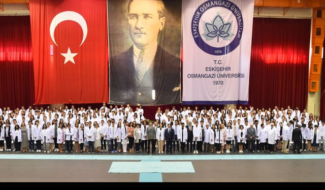 Doktor adayları beyaz önlüklerini giydi