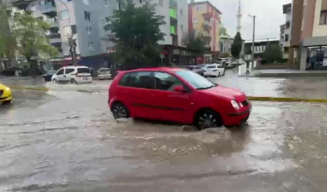 Eskişehir'de sağanak yağış etkili oldu