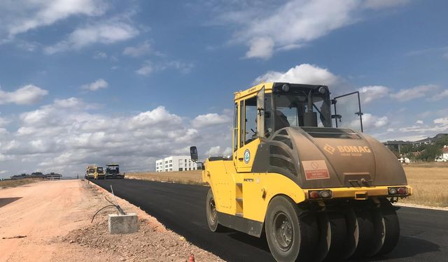 Gündüz Ökçün Bulvarı’nda yol çalışmaları tamamlandı