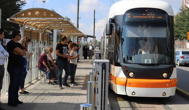 Okullar açıldı toplu taşıma düzenlendi