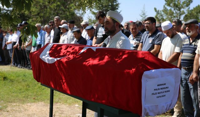 Trafik kazasında hayatını kaybeden polis memuru son yolculuğuna uğurlandı