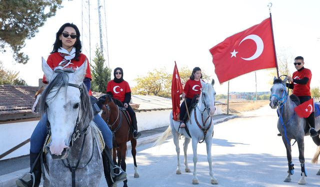 Cumhuriyet Bayramı'nı ata binerek kutladılar