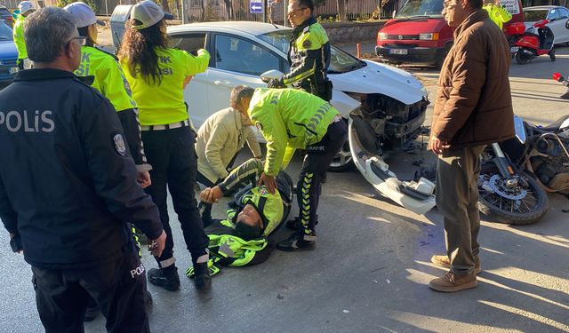 Otomobile ile çarpışan motosikletli trafik polisi yaralandı