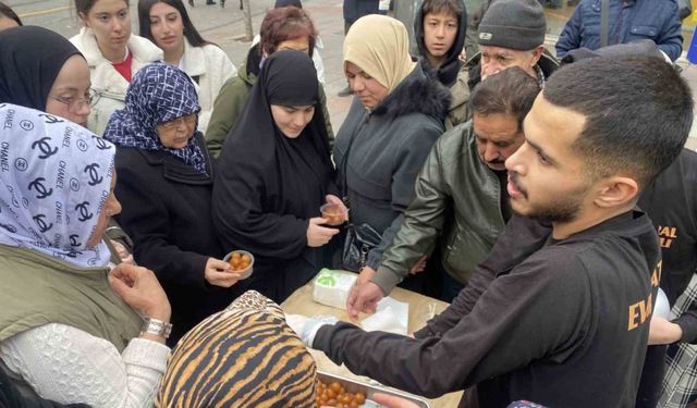 Ücretsiz lokma dağıtımı izdihama neden oldu