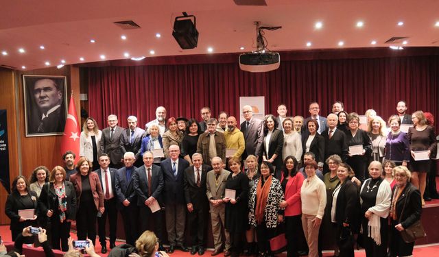 Eskişehir sanat derneğinden  başkan Dökmeci’ye ödül