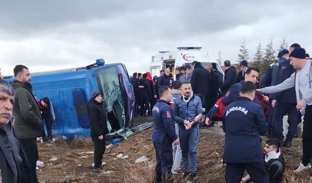 Afyonkarahisar’da cezaevi aracının devrilmesi sonucu 14 Kişi yaralandı