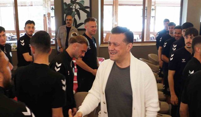 Milletvekili Hatipoğlu, Eskişehirspor oyuncularıyla bir araya geldi