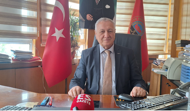 Emekli Hala Kambur Görülüyor