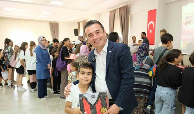 Başkan Dökmeci’den Eskişehirspor forması hediye