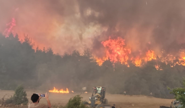 Bilecik'teki orman yangını 7 köyü etkisi altına aldı