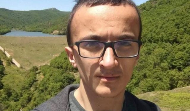 Başı çekyatın altına sıkışmış halde ölü bulundu