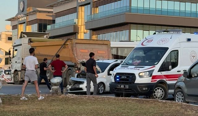 Bilecik’te iki aracın karıştığı trafik kazasında 3 kişi yaralandı