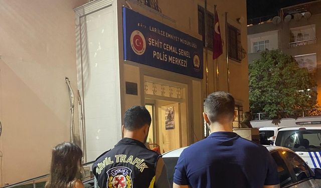 Seyir halindeki araçta fantazi kötü bitti!