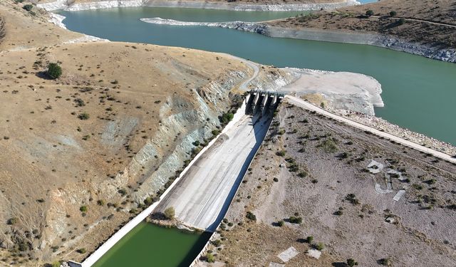 Çatören Barajı'ndaki  susuzluk tedirgin etti
