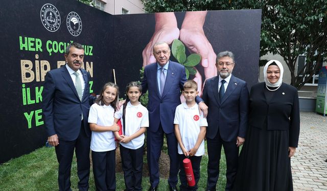 Ayşen Gürcan, Cumhurbaşkanı Erdoğan ile eğitim açılışına katıldı