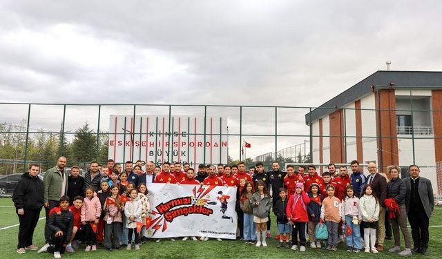 Kız çocukları Eskişehirspor'la hayallerine koştu
