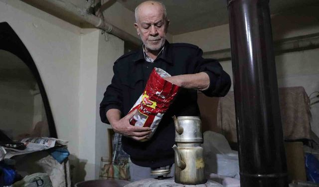 Bodrum katında 15 yıldır hayata tutunmaya çalışıyor