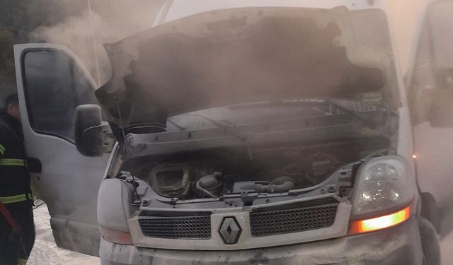 Bilecik'te seyir halindeki araç yandı