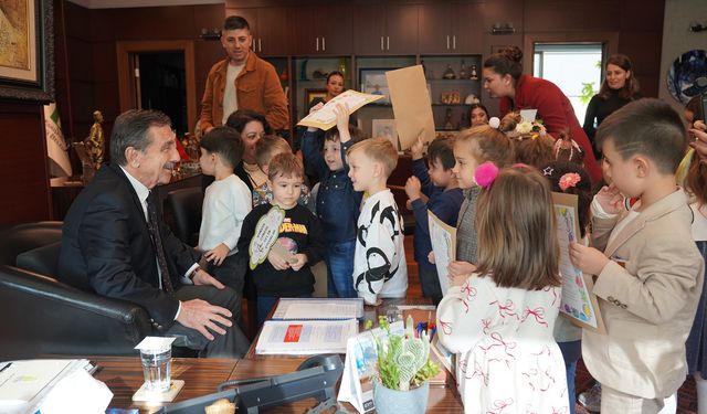 Çocuk gülerse dünya güler