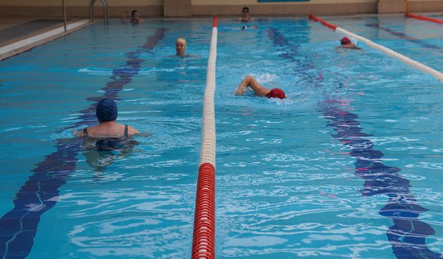 “Keyifli aktivitelerle su korkumuzu yenerek yüzmeyi öğrendik”