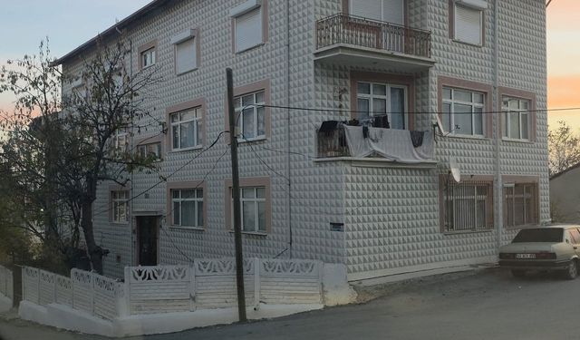 Yeni doğan bebeğini havalandırma boşluğuna attı