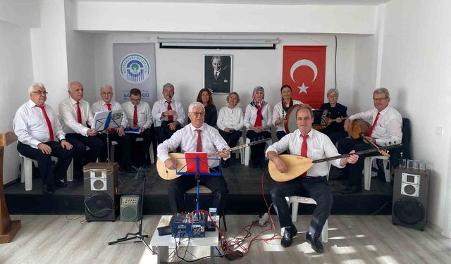 Eskişehir'de Yaşlı Bakım Merkezi'nde 'Gönüllere Dokunan Moral ve Dayanışma Konseri'