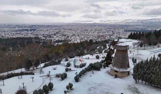 Yılın son karı Eskişehir'i beyaza bürüdü