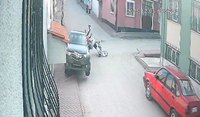 Eskişehir'deki kazada iki kişi havada takla attı