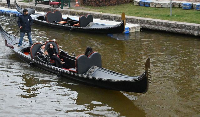 Eskişehir'in ayazında gondol keyfine devam