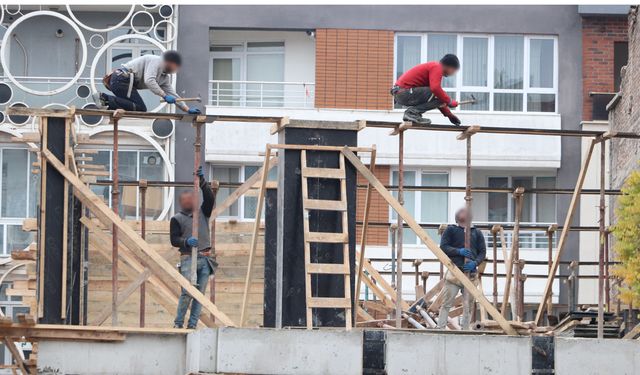 İnşaat işçisi değil SANKİ AKROBAT