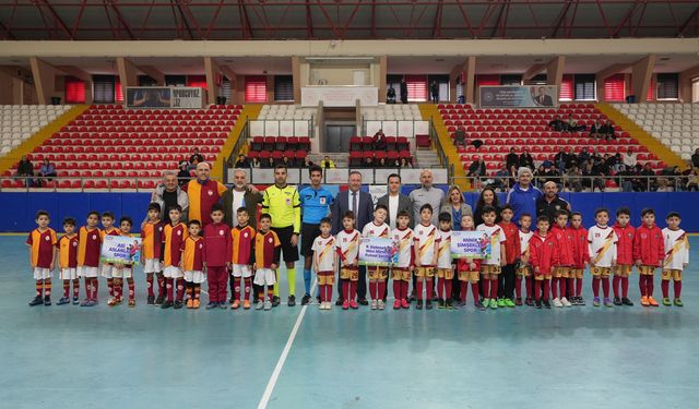 9. Geleneksel mini minikler futsal şenliği başladı