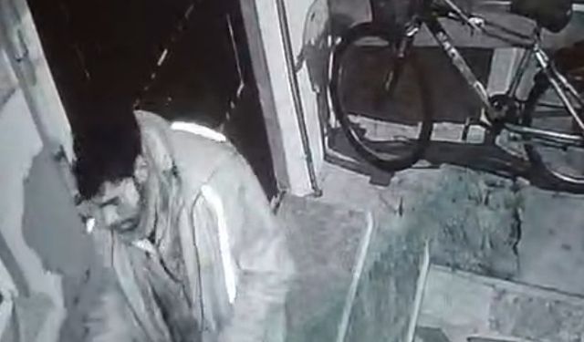 Balkondaki motosiklet ekipmanlarını çaldı