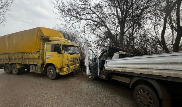 Bilecik'te ıslak yol kazaya neden oldu: 4 yaralı