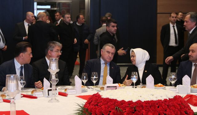 Bakandan Eskişehir'e 4futbol sahası sözü