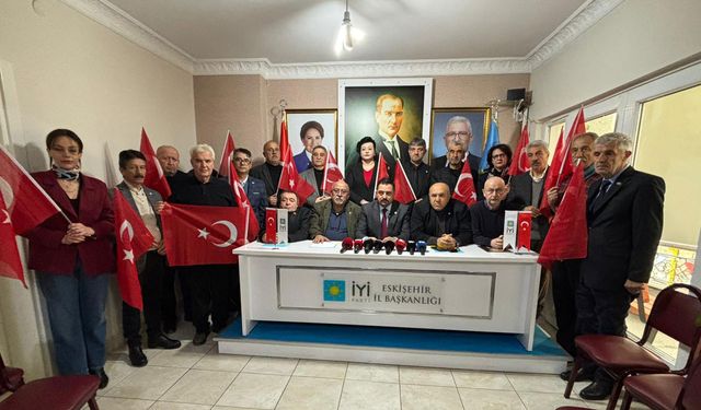 Bayrağa Uzanan El, Türk Milletinin İradesine Uzanmıştır