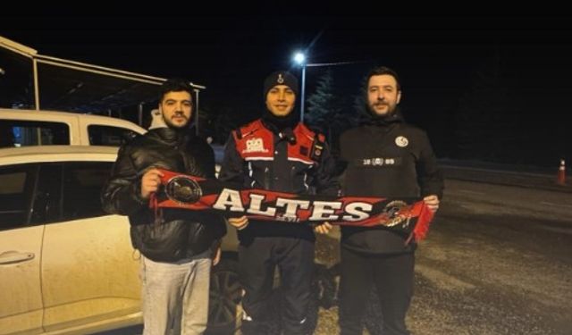 Eskişehirspor Tribünlerinden Jandarmaya Moral Ziyareti