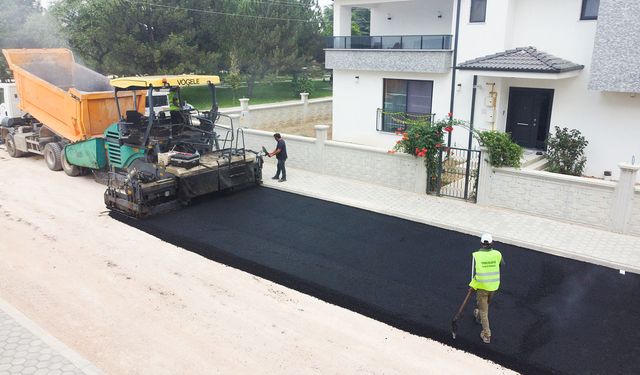 Fen işleri 2025’te 30 bin m² alana asfalt serdi