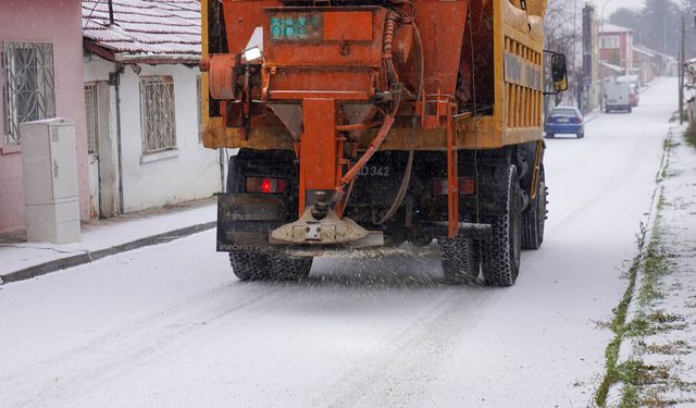 Kar ve buzlanmaya karşı 7/24 mücadele
