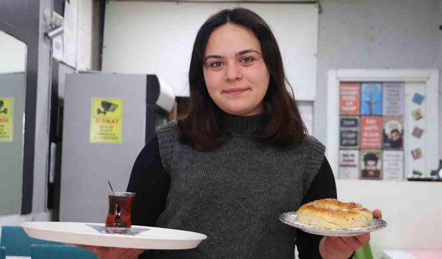 3 sene çalışıp biriktirdiği para ile 18 yaşında kafe açtı