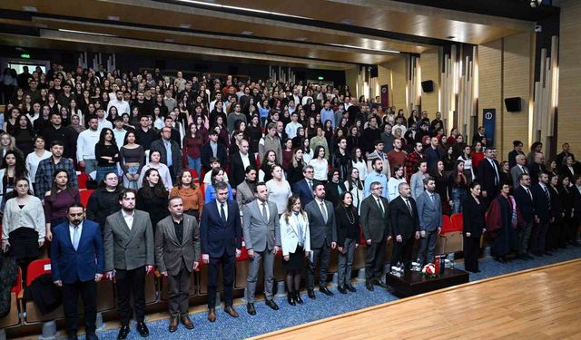 Geleceğin eczacıları düzenlenen törenle beyaz önlüklerini giydi