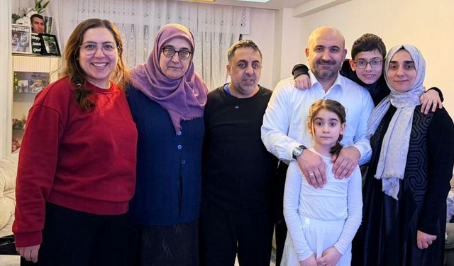 Albayrak, iftarda şehit evine konuk oldu