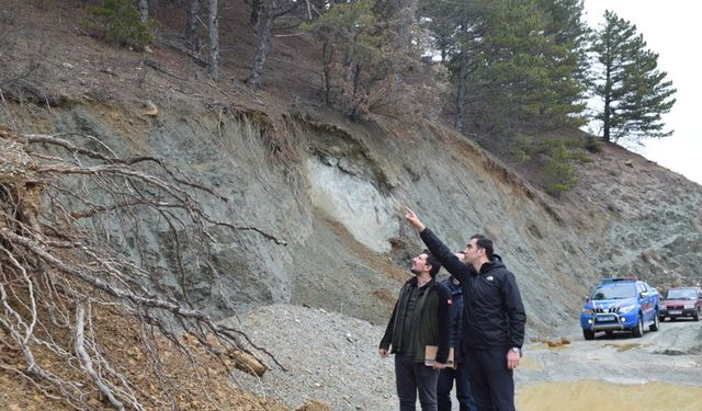 Baraj gölünde artan su seviyesi heyelana neden oldu