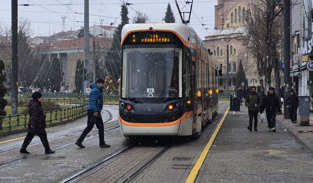 Eskişehir'de kar yağmaya başladı