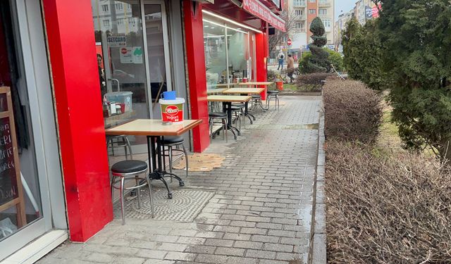 Eskişehir'de yan bakma kavgası:  2 kişi bıçaklandı