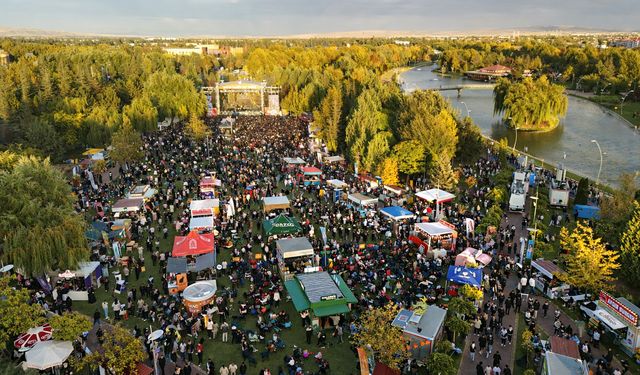 Kahve Festivali’nde Eskişehir’e ünlü akını!